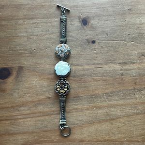 Gingersnap gold tone 7.5” bracelet toggle NWOT with 3 antique look snaps